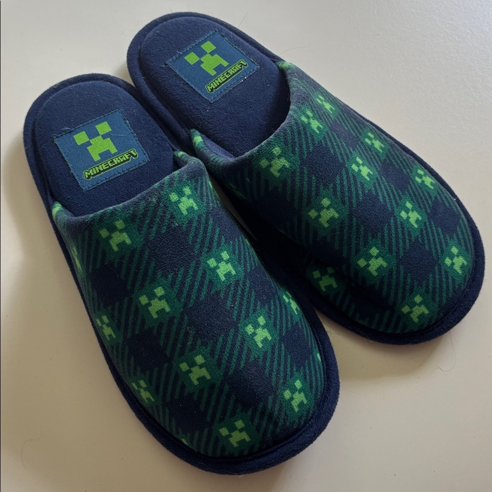 Kids Minecraft Slippers - Green and Blue Gamer Size Large 3/4